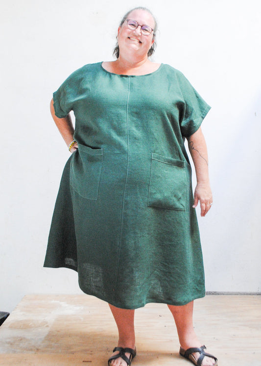 Linen dress with patch pockets in a beautiful green color.