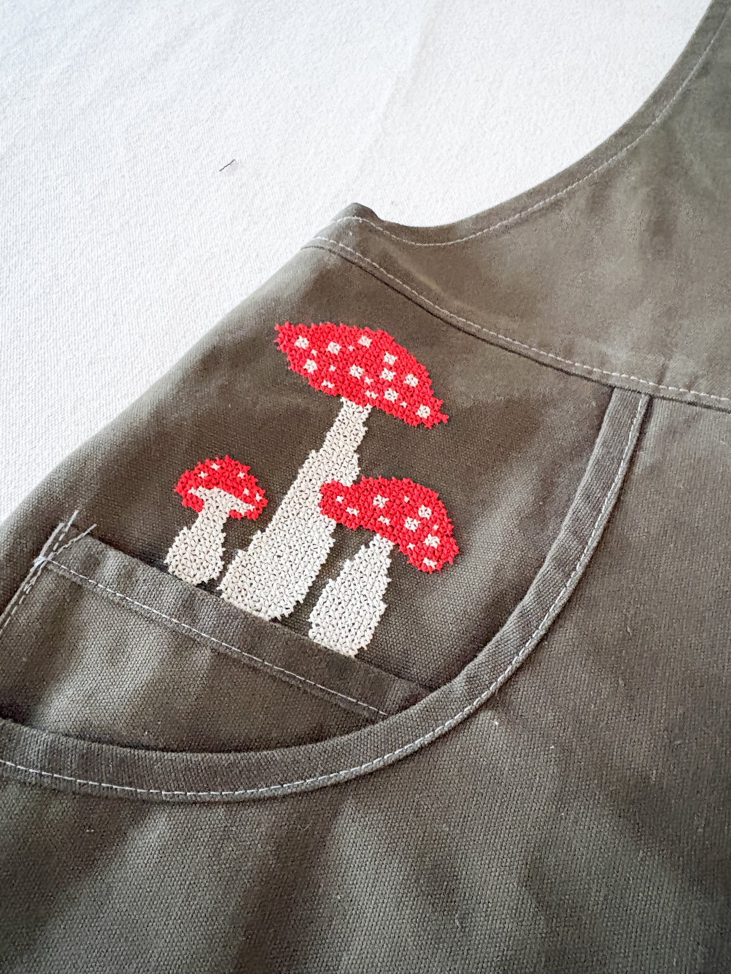 Evergreen Suspender Dress with Cross Stitch (size Small)