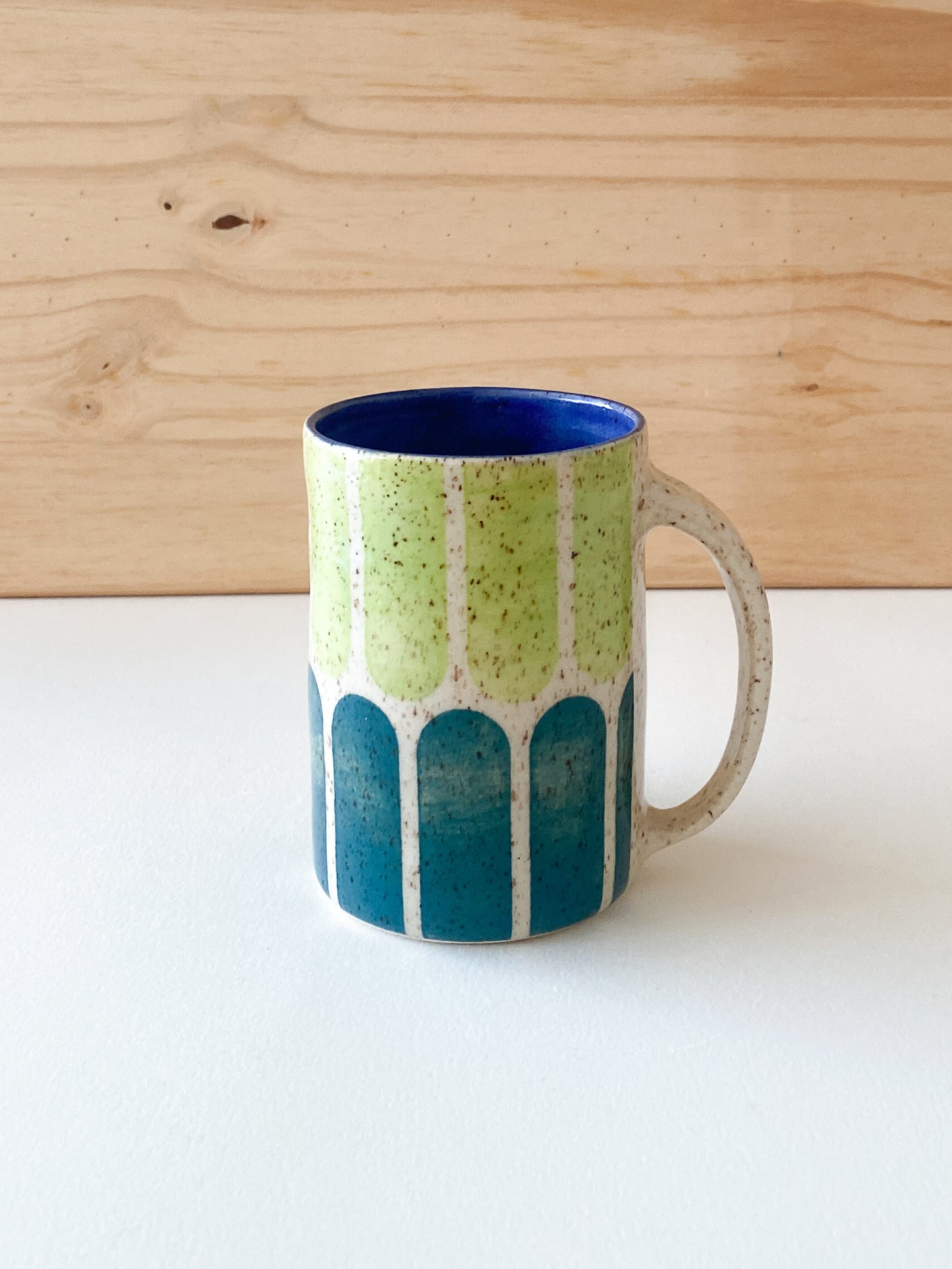 Retro fingers speckled mug