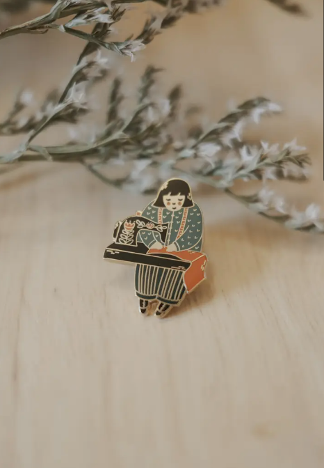 Sewist Enamel Pin