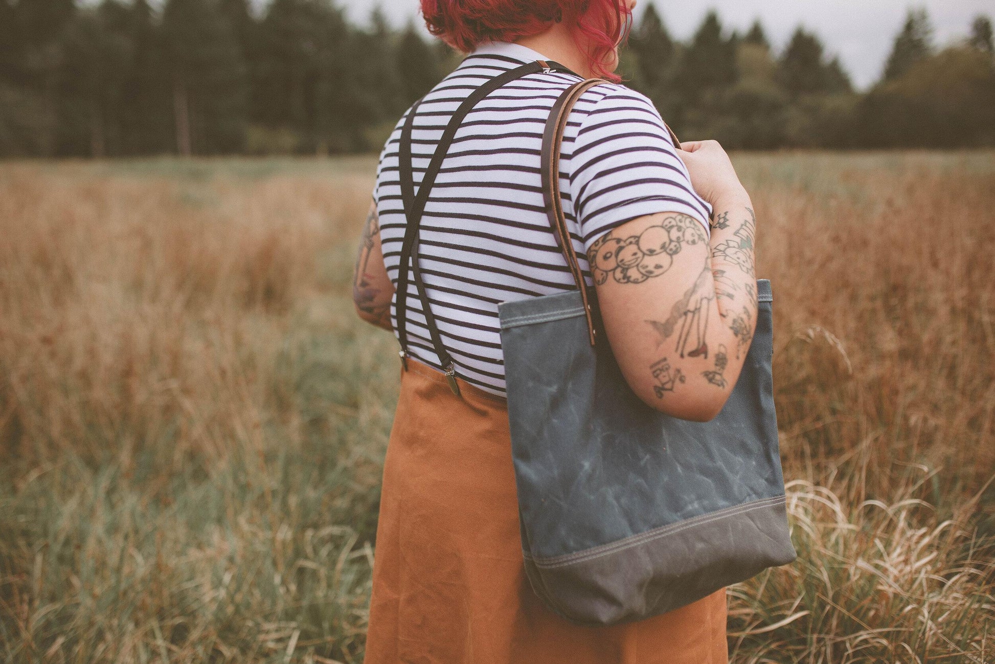 Model carrying utility tote.