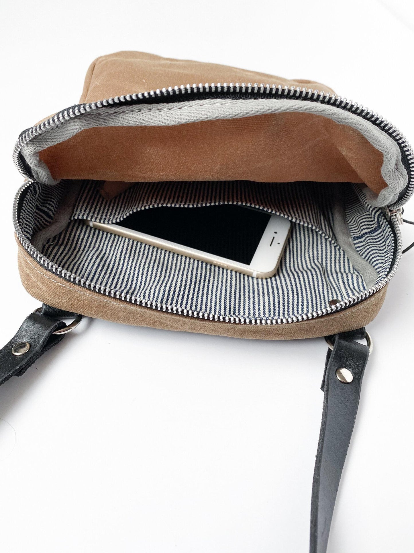 Mini messenger interior pocket & railroad denim lining detail.