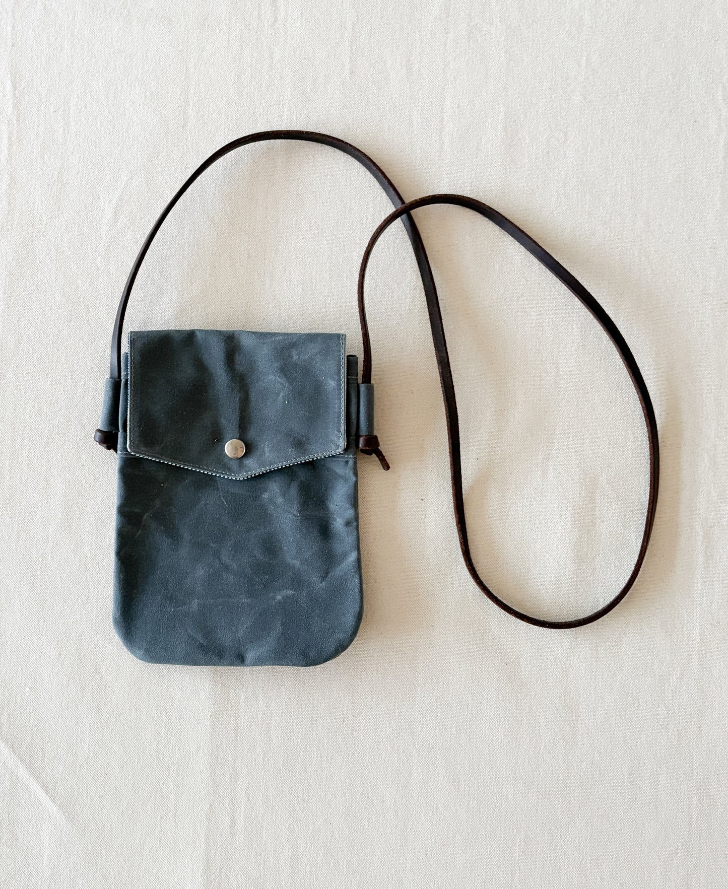 Simple crossbody